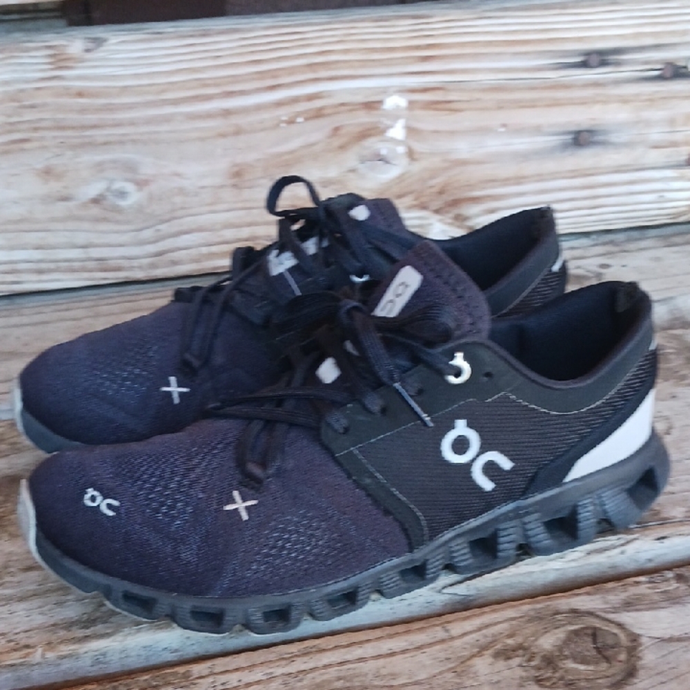 On Running Black Athletic Shoes with Breathable Mesh and Cushioned Sole - Picture 11 of 16